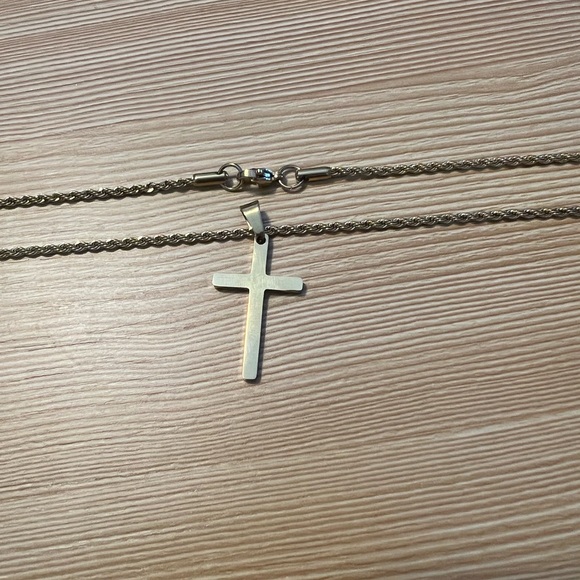 Gold stainless steel necklace with cross pendant - Picture 5 of 5